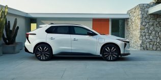 Toyota recheamă aproape 21.000 de electrice, inclusiv Lexus și Subaru. Defecțiunea care poate tăia puterea mașinii