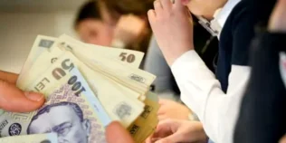 Un olimpic internațional la Matematică, dublu medaliat cu aur în 2025, a dat în judecată Ministerul Educației după ce i-a fost refuzată bursa de excelență