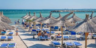 Vești bune pentru turiști. Stațiunile de pe litoral vor avea perdele verzi și zone umbrite pentru mai multă răcoare