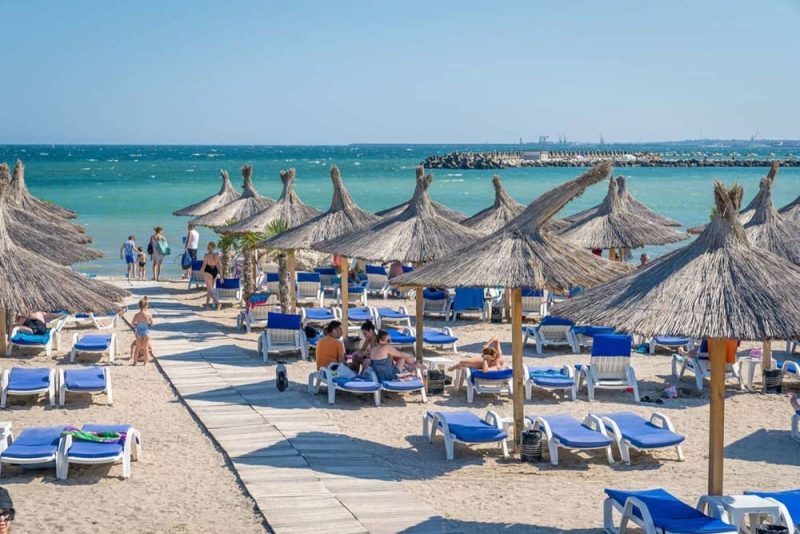 Vești bune pentru turiști. Stațiunile de pe litoral vor avea perdele verzi și zone umbrite pentru mai multă răcoare