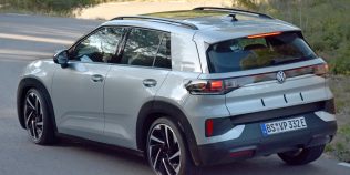 Ce mașini cumpără românii în 2026 – radiografia pieței auto de la noi între electrice chinezești, Dacia și autoturisme Volkswagen second-hand
