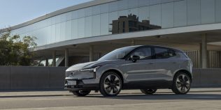 Volvo rezolvă una dintre cele mai enervante probleme ale electricelor: bagi cablul și pleci