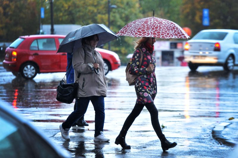 Vești proaste de la ANM. Cât mai țin ploile, vijeliile și grindina în România. Noi avertizări de vreme severă pentru mai multe județe