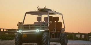 Mașinuța electrică de vacanță care prinde 65 km/h: Amble One vrea să înlocuiască golf cartul clasic