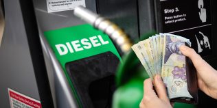 Motor diesel care pornește greu după schimbarea filtrului de combustibil: aer pe instalație sau pompă obosită