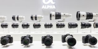 Ce aparat foto mirrorless merită să cumperi în 2026? 5 modele populare disponibile acum în România