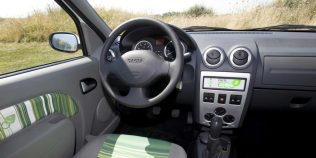 Dacia cu scaunul șoferului uzat prematur: ce spune asta despre kilometri și cum verifici restul interiorului