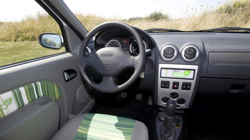 Dacia cu scaunul șoferului uzat prematur: ce spune asta despre kilometri și cum verifici restul interiorului