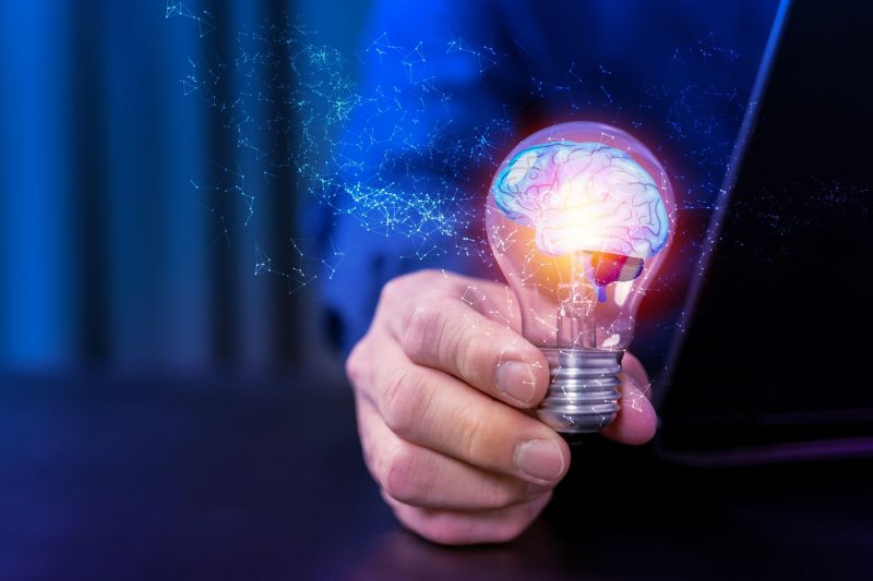 De ce nu sunt becurile inteligente cea mai bună soluție pentru primul tău smart home