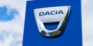 Designerul necunoscut care a desenat Dacia Striker. Primele schițe arată cum s-a născut cel mai curajos model al mărcii