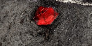 Surpriză uriașă într-un meteorit de pe Marte: oamenii de știință au găsit un mineral care nu mai fusese detectat în mostre marțiene
