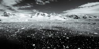 O bucată uriașă de gheață, aproape cât Texasul, lipsește din Antarctica. Cercetătorii se tem că nu se va mai forma