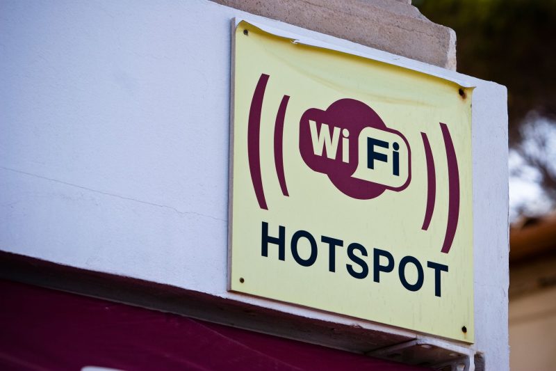 Cum transformi telefonul într-un hotspot WiFi și îți creezi propria rețea de internet oriunde