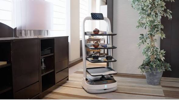 Hotelul fără oameni devine realitate. China pregătește cazarea unde roboții fac totul, de la check-in la curățenie