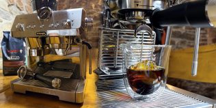 REVIEW De’Longhi La Specialista Opera – espressorul inteligent pentru pasionații de cafea bună. Știe să facă și Cold Brew sau Espresso Cool