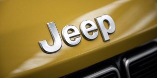 Mai bine de 1,3 milioane de Jeep-uri rechemate în service după riscul de incendiu. Mașinile pot lua foc chiar și atunci când sunt parcate
