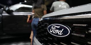 Ford recheamă în service sute de mii de mașini. Defecțiunea care poate crește riscul de rănire în accident