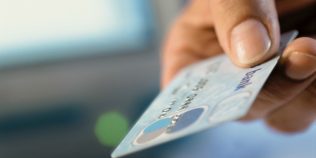 Limită de plăţi impusă de bancă fără cererea clientului. Poți rămâne fără posibilitatea de a plăti dacă ai depăşit acest număr de tranzacţii