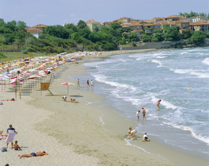 O plajă din Bulgaria, preferată de mulți români, a fost închisă din cauza contaminării cu E. coli