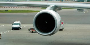 Mai multe avioane europene, verificate de urgenţă de autorităţi din cauza unor fisuri la structura aripilor. Ce risc există pentru zboruri