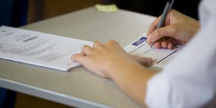 Evaluarea Națională 2026: Ce reguli trebuie să respecte elevii pentru a evita eliminarea din examen