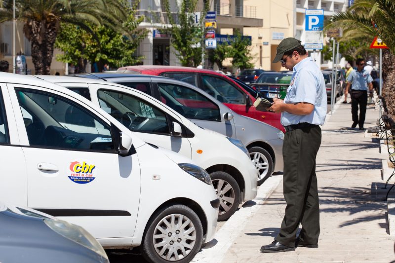 Grecia are unul dintre cele mai dure coduri rutiere din Europa. Greșelile care te pot lăsa fără permis, talon și plăcuțe, plus amenzi de până la 2.000 de euro