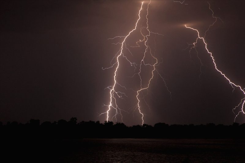 Vreme severă în România. Harta județelor vizate de furtuni și grindină. Ce anunță meteorologii pentru weekend