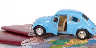 10 greșeli care îți pot dubla costul concediului cu mașina în Grecia, Italia sau Bulgaria. Cum ajung șoferii să cheltuiască sute de euro în plus