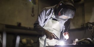 Meseria pentru care firmele din România nu găsesc oameni. Un debutant poate câștiga până la 7.000 de lei pe lună