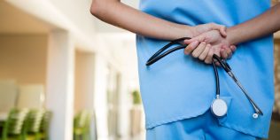 Ce este greva japoneză din spitale și cum afectează pacienții români. Medicii protestează față de legea salarizării