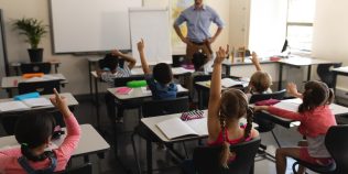 Absenteism record în școlile din România. Mulți elevi își formează acest obicei din clasele primare, iar în liceu lipsesc chiar și trei luni consecutiv
