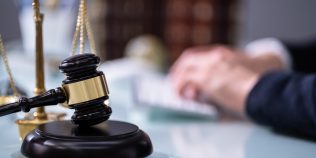 Când moștenesc nepoții averea bunicilor. Regula care provoacă frecvent conflicte în familie