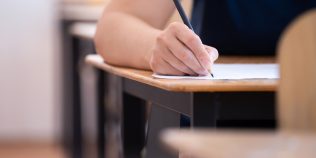 Elevii încep probele scrise la Bacalaureat. Cât timp au la dispoziție pentru rezolvarea subiectelor la Limba și literatura română