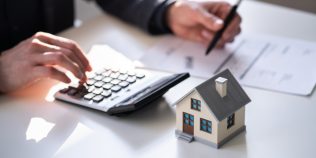 Cât te costă acum să deții o casă în România. Lista completă a taxelor și impozitelor din 2026