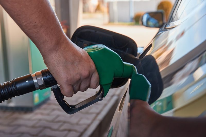 Cât costă un plin după ultima ieftinire a carburanților. Prețurile din București, Cluj, Iași și Constanța
