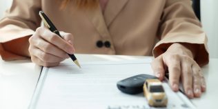 Cum primești înapoi o parte din costul RCA. Procedura care se aplică în 2026