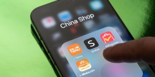 Se schimbă regulile pentru coletele din China. Ce taxe noi vor plăti românii pentru Temu și Shein