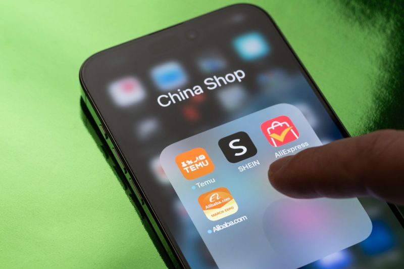 Se schimbă regulile pentru coletele din China. Ce taxe noi vor plăti românii pentru Temu și Shein