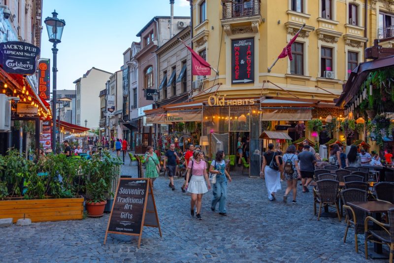 Turiștii străini au lăsat peste 5 miliarde de euro în România. Cine cheltuie cel mai mult şi ce îi atrage în ţara noastră
