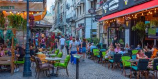 Românii strâng cureaua. Restaurantele și hotelurile resimt din plin schimbarea obiceiurilor de consum