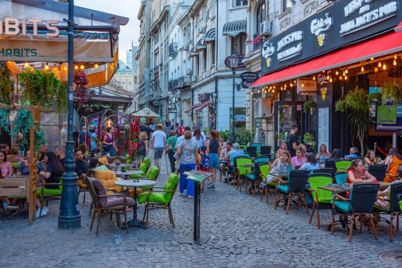 Românii strâng cureaua. Restaurantele și hotelurile resimt din plin schimbarea obiceiurilor de consum