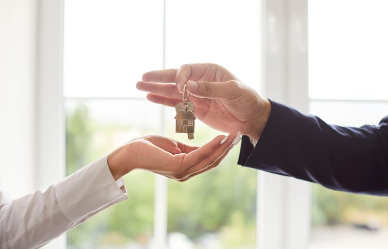 Ce salariu trebuie să câștigi pentru un apartament de 200.000 de euro? Dilema unui cuplu din București a stârnit o dezbatere aprinsă