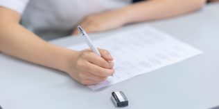 La ce oră încep probele scrise la Bacalaureat 2026. Ce se întâmplă dacă întârzii și ce reguli trebuie să le respecte toți elevii în ziua examenului
