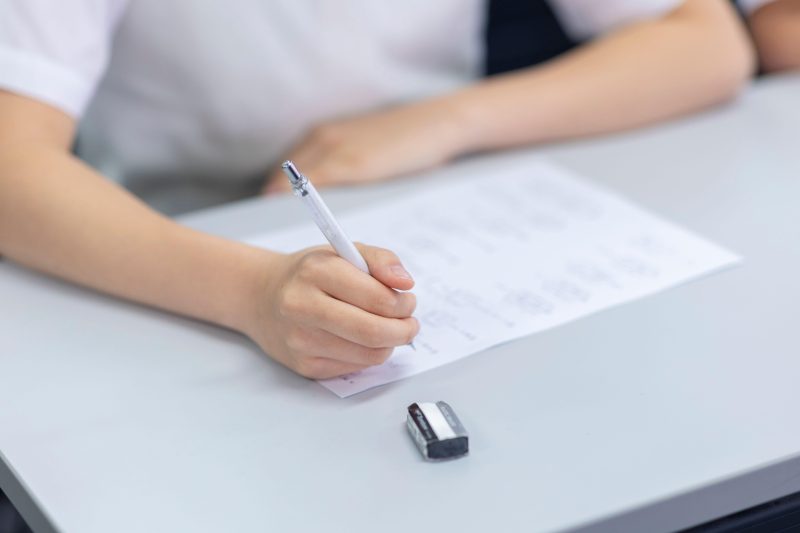 La ce oră încep probele scrise la Bacalaureat 2026. Ce se întâmplă dacă întârzii și ce reguli trebuie să le respecte toți elevii în ziua examenului