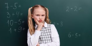 Problema de matematică de clasa a III-a pe care puțini internauți o rezolvă. „Câți bani îi mai rămân Mariei după toate cumpărăturile?”
