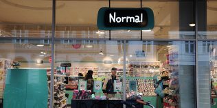 Un nou concurent pentru Pepco și Action în România. Retailerul danez cu preţuri mici „Normal” deschide primul magazin la București