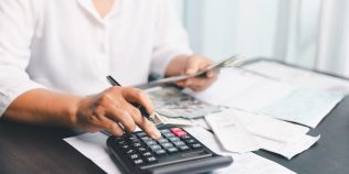 Întreținerea la bloc poate fi recalculată. Situațiile în care ai dreptul să ceri verificarea costurilor