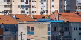 Cine plătește reparația acoperișului într-un bloc? Situația care a stârnit controverse printre români