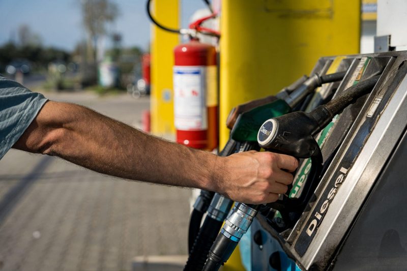 De ce s-a scumpit motorina în România, deși în restul UE s-a ieftinit. Explicațiile experților