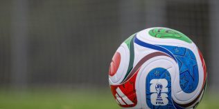 Cât costă mingea cu AI de la Campionatul Mondial 2026 și ce date transmite în timp real. „Are viață proprie”